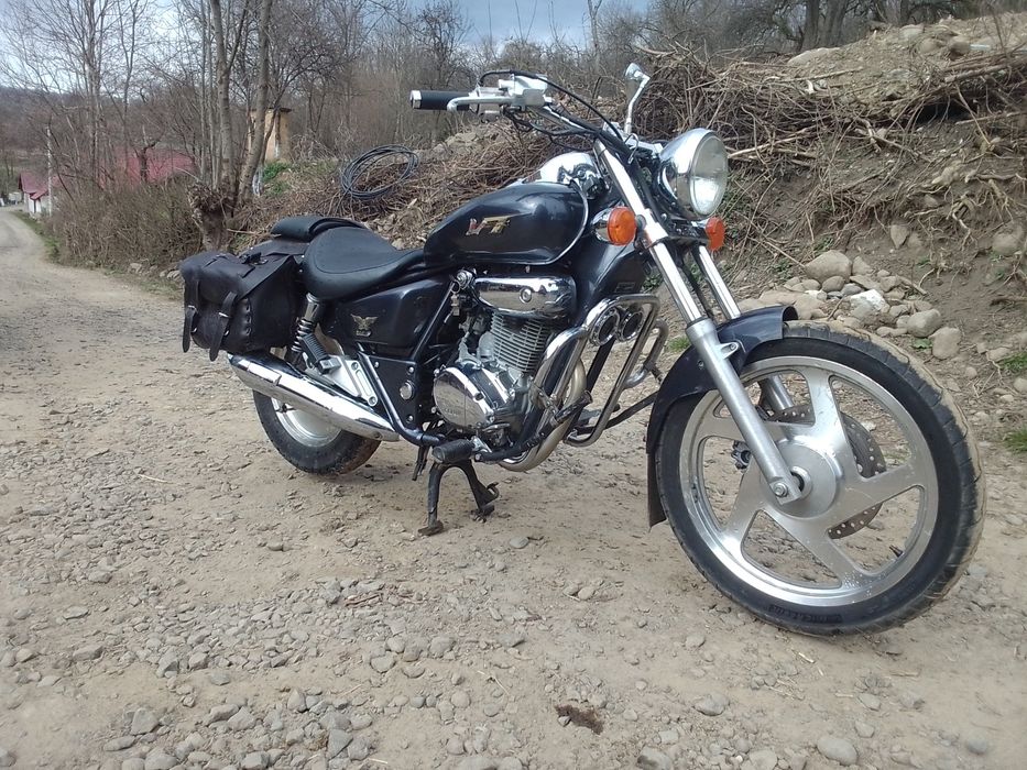 Daelim VT 125 chooper