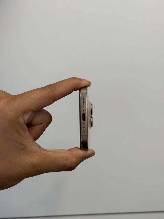 Перфектен iPhone 16 PRO