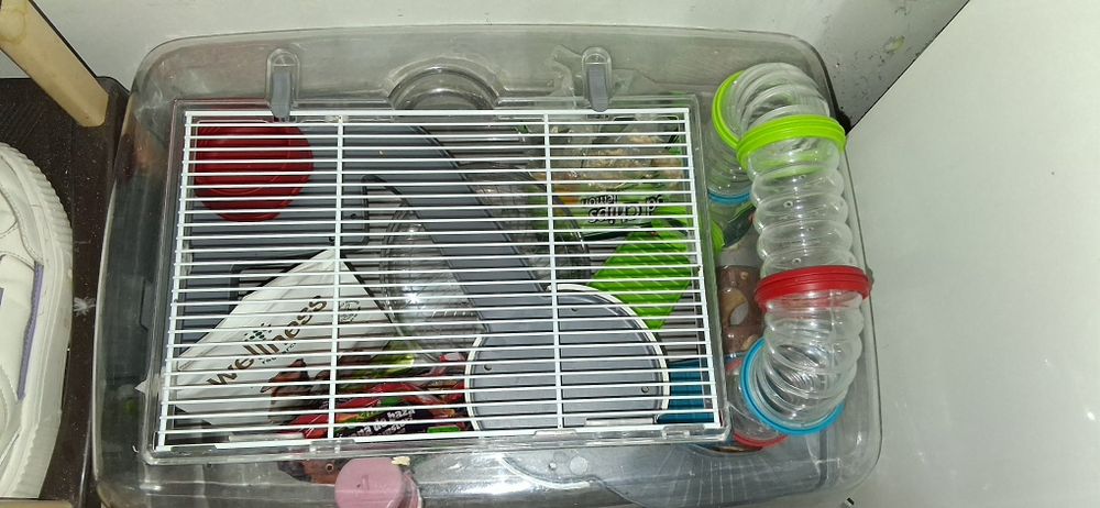 Vând cușcă de hamsteri