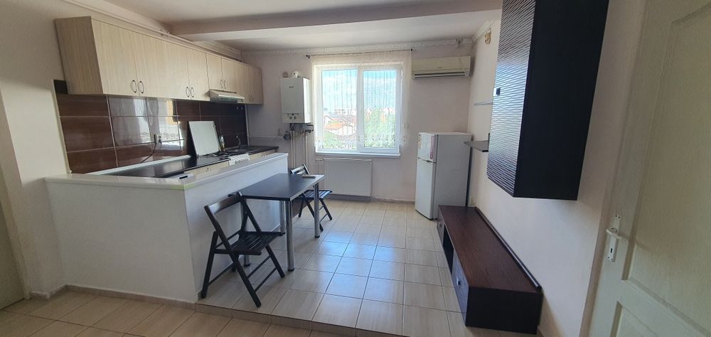 Inchiriez apartament