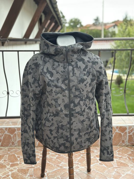 Nike tech fleece camo top Оригинално! CJ5975-010
