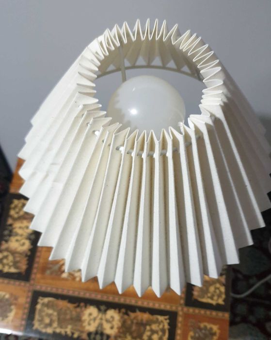 Настолна дизайнерска лампа