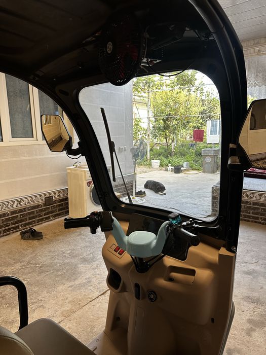 Скутер трехколесный электромобиль