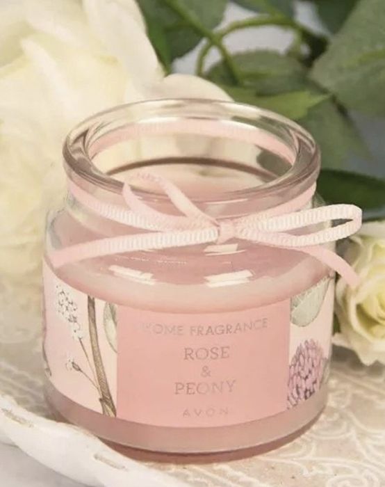 Lumanare parfumata cu bujor si trandafir/lavanda/vanilie Avon