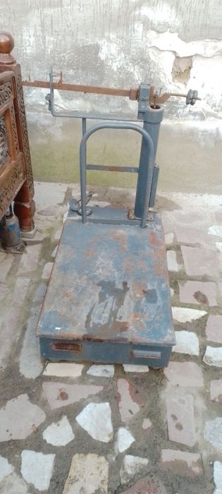 Тарози ва металлом сотилади