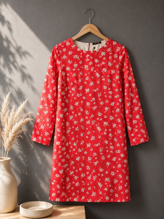 Rochie roșie, Tina R