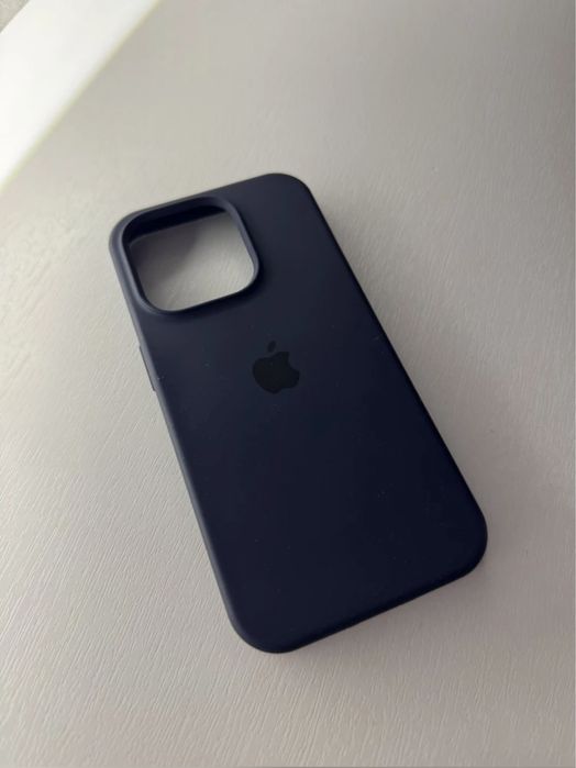 Чехол на iPhone 15 pro