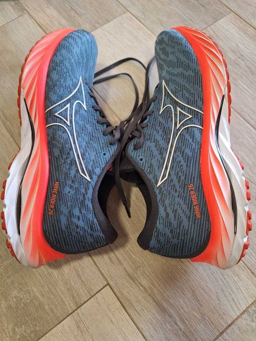 Маратонки Mizunu