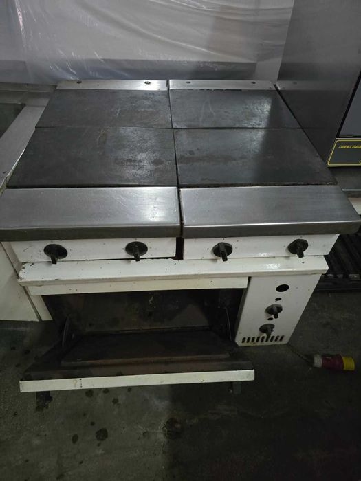 Продавам електрическа печка с 4 плочи и фурна