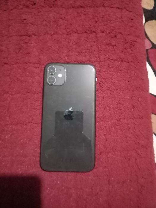 Продам 11 айфон