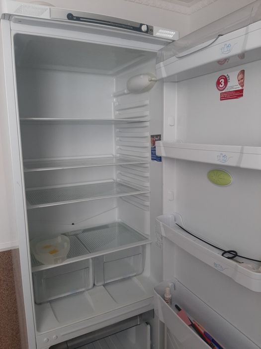 Электроника . Холодильник  indesit  .