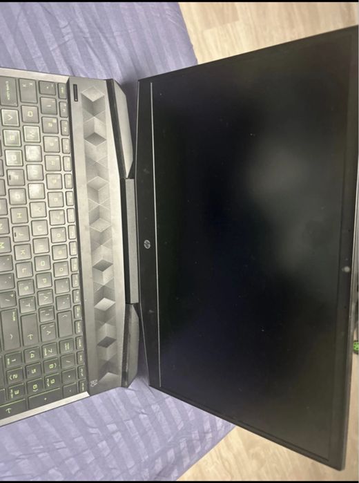 Vand laptop mouse si tastatura