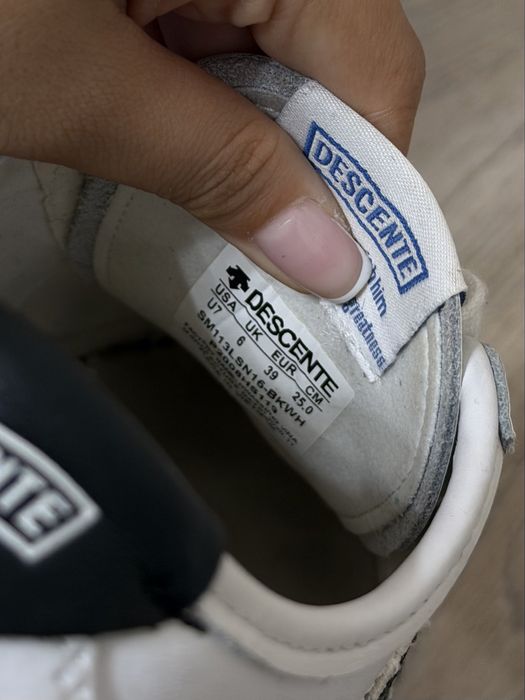 Женские кроссовки DESCENTE