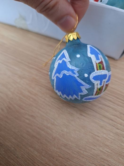 Globuri pictate manual