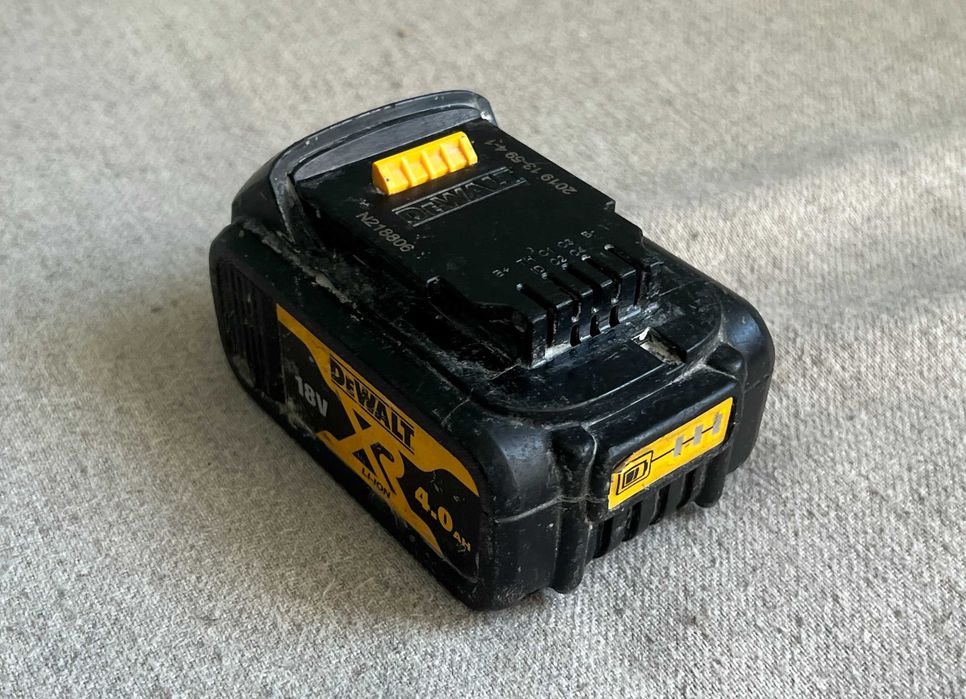Baterie acumulator Dewalt 18V de 4 amperi - buna