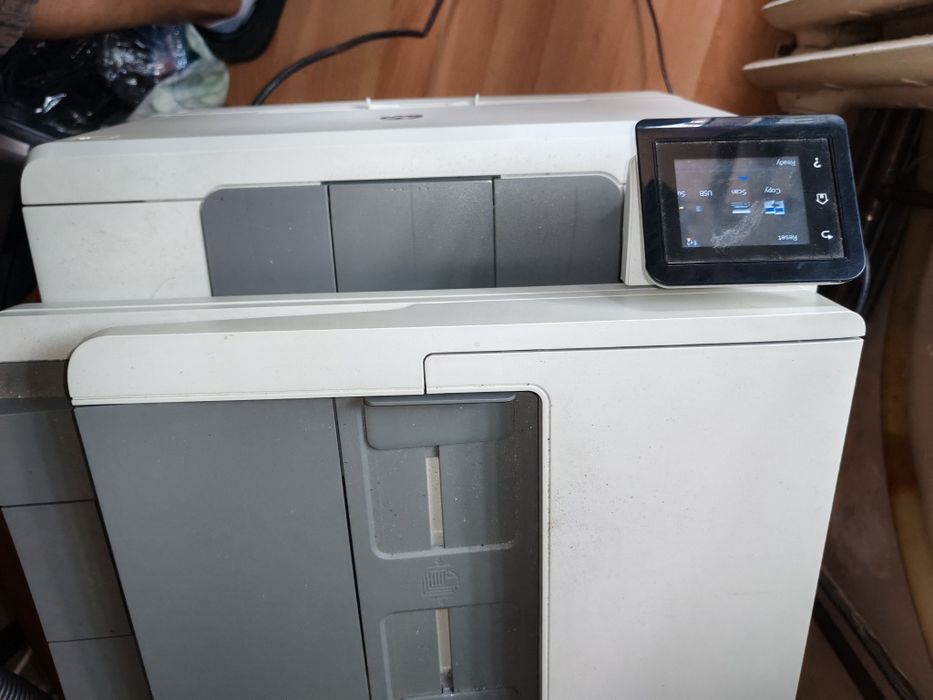 Vând imprimanta HP pro mfp M282nw