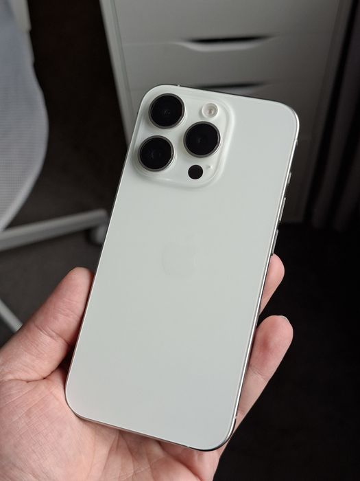 Vand IPhone 15 PRO 256GB Alb