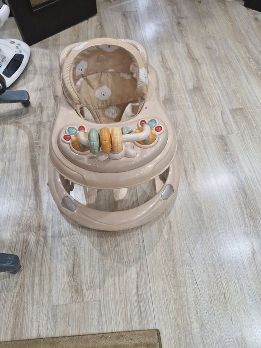 Продам ходуном и стульчик для  кормление.