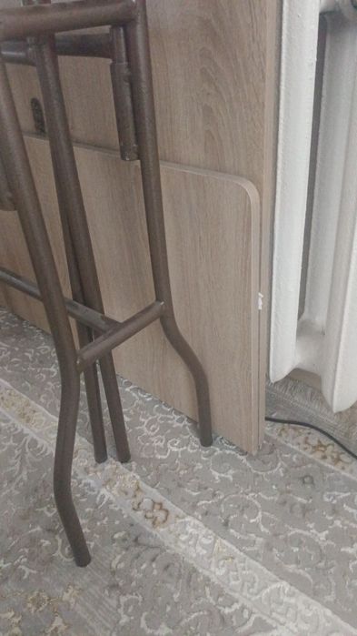 Продам стол 20тыс стол книжка 40мын.