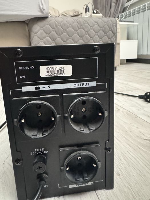 ИБП SVC V-1500 (UPS с AVR)