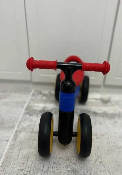 Продам беговел детский