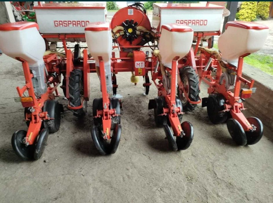 Semănătoare gaspardo pe 4 rande