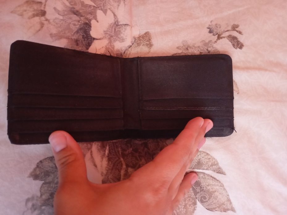 Мъжко портмоне за пари.