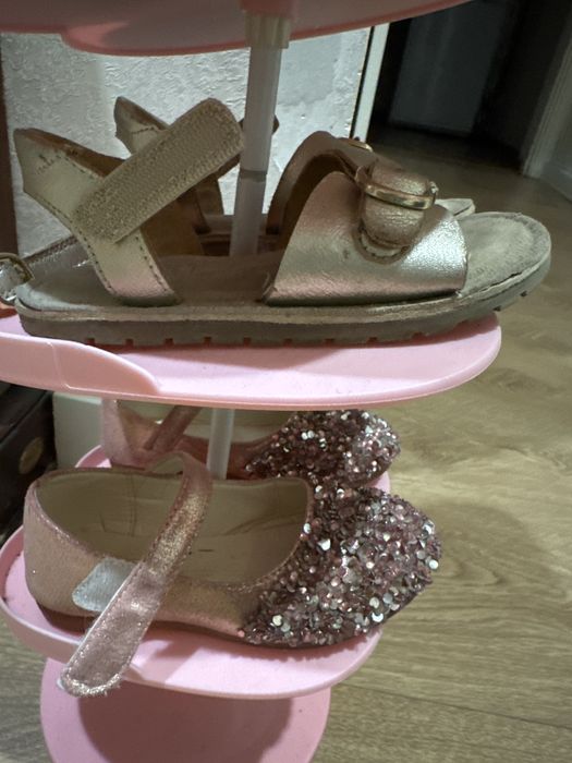 Обувь для девочки 2/3 лет, за все 4 пары