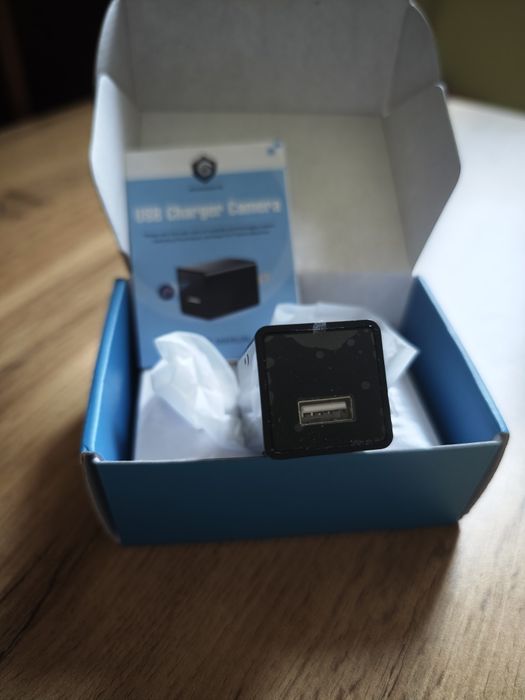 Скрита камера в адаптер за зареждане