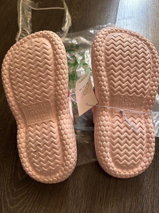 Продам кроксы для девочек