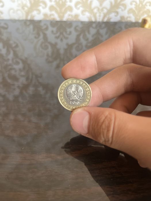 Монета наминалом в 100тг