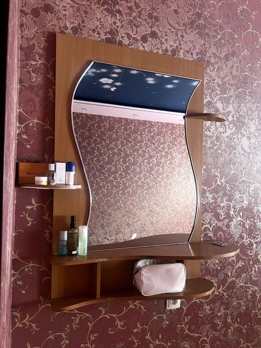 Старый рабочий стол и зеркало КОМПЛЕКТ ДЕШЕГО