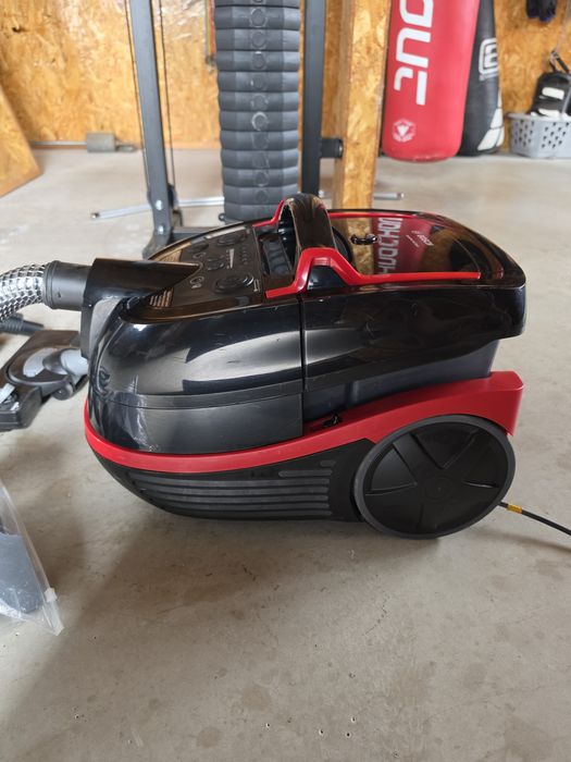 Aspirator Bosch cu spalare 2100w