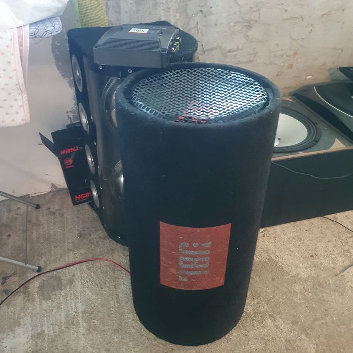 Vând subwoofer jbl cu tot cu stație!!! Fac și combinații!