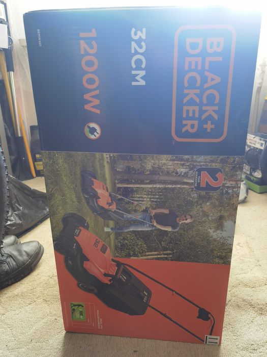 Чисто нова електрическа косачка Black & Decker 1200W / 32cm (Неотваряна)