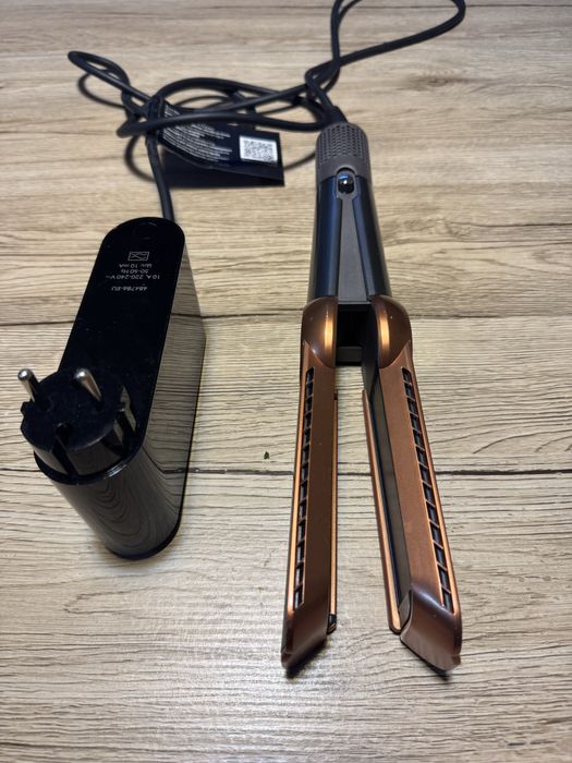 Vând Dyson Airstrait HT01 – Nickel/Cupru