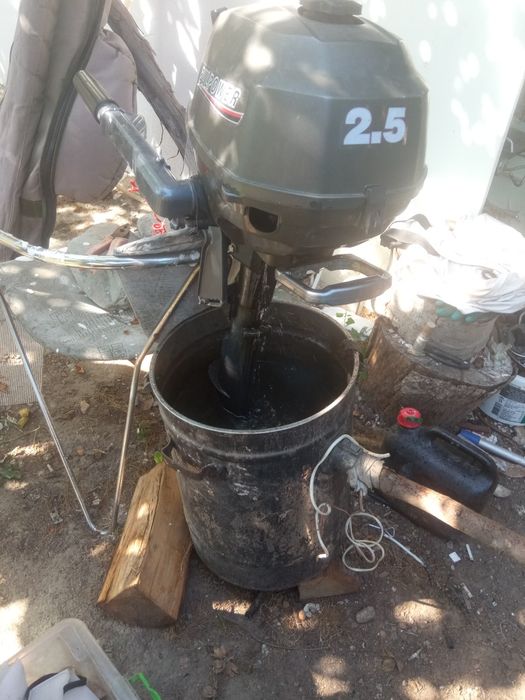 Продавам двигател .за лодка