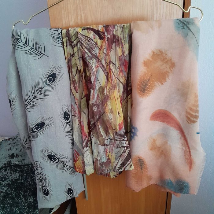 Дамски пролетно/есенни  шалове