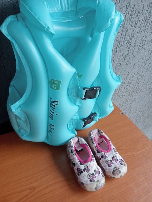 Papucei apa plaja si vesta salvare bebe