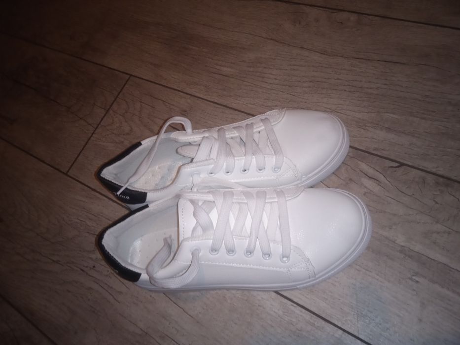 Продам белые кеды