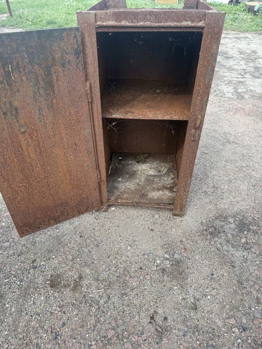 Продам металлический шкаф , б/у