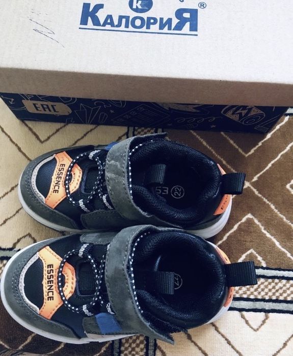 Новые  крассовки на 1-1,5 года