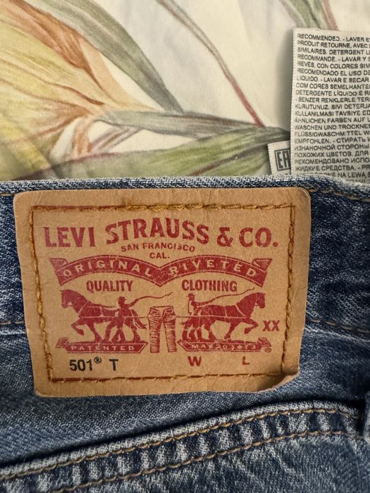 Продам джинсы LEVIS