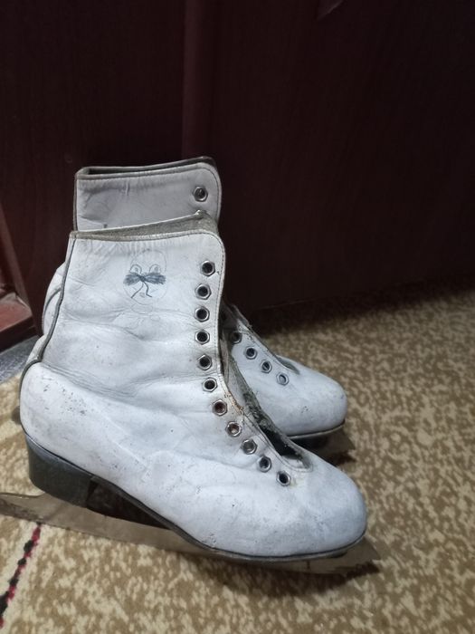 Продам фигурные коньки