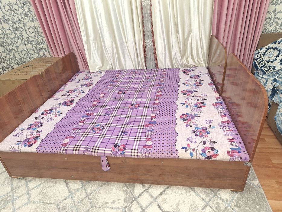 детский диван 2 штуки и подарка 2 тумбучка