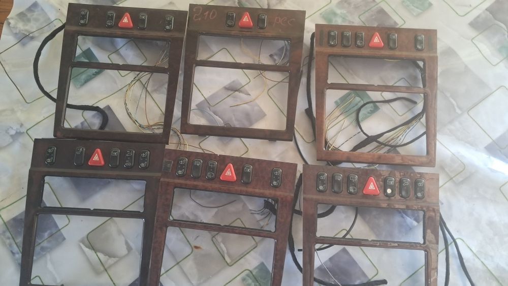 Мерс.210 Центр консоль.