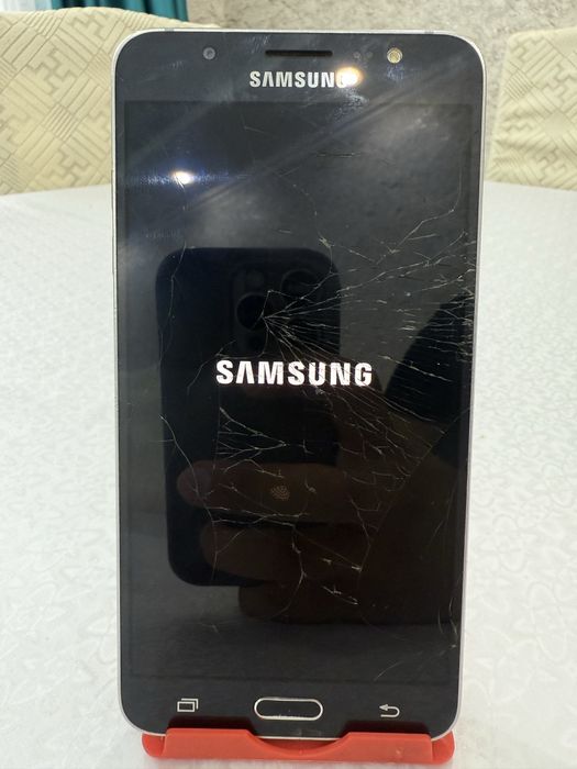 Samsung J7 16GB продам телефон