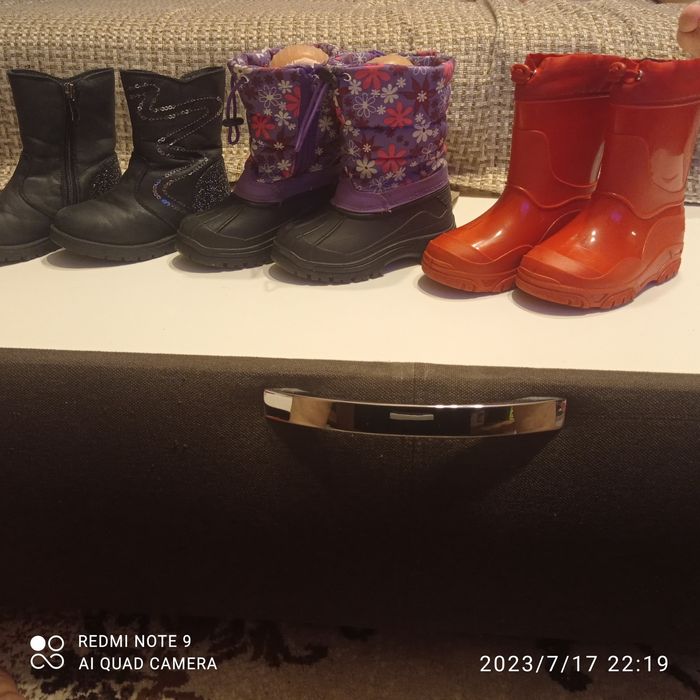 Продам детскую обувь