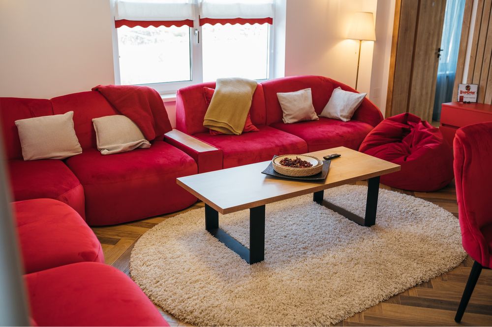 Inchiriem Cabana 10 camere in Campul Cetatii