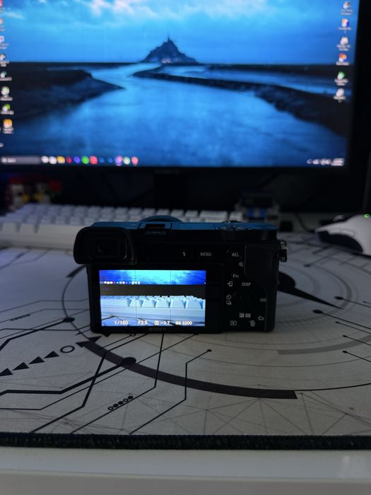 Sony A6100 + kit obiectiv sony 16-50mm